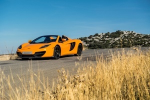 ©McLarenAutomotive www.mclarenautomotive.com dave.eden@mclaren.com www.media.mclarenautomotive.com www.facebook.com/mclarenautomotive
