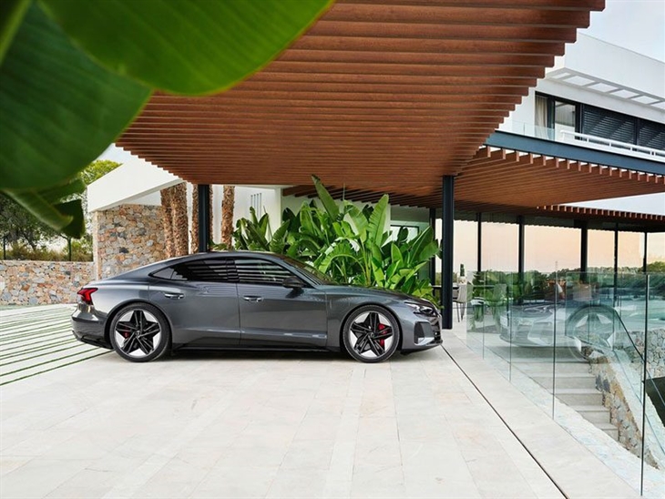 Audi RS e-tron GT Saloon 475kW Quattro 93kWh Carbon Black Auto