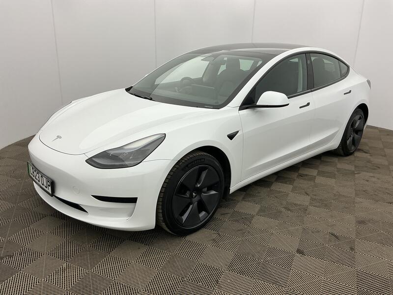 RWD 4dr Auto