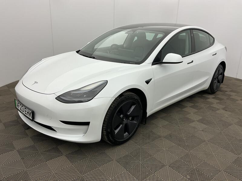 RWD 4dr Auto
