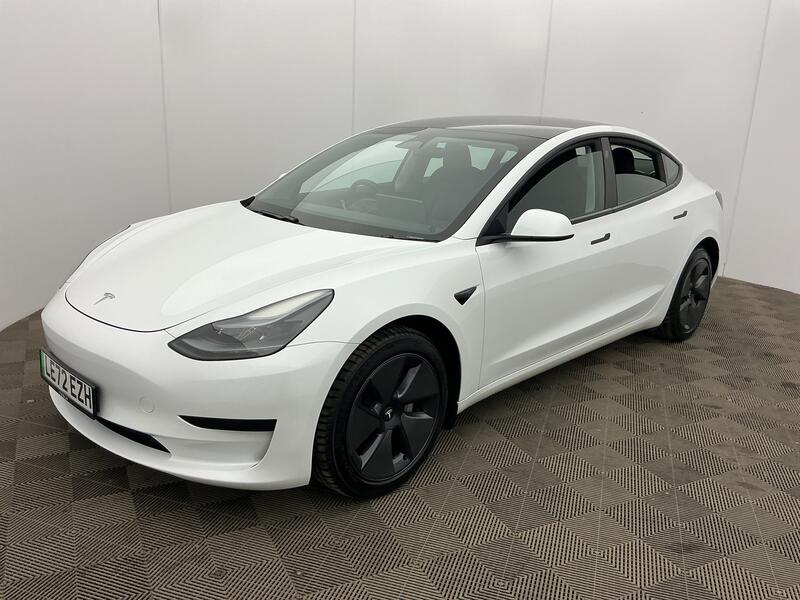RWD 4dr Auto