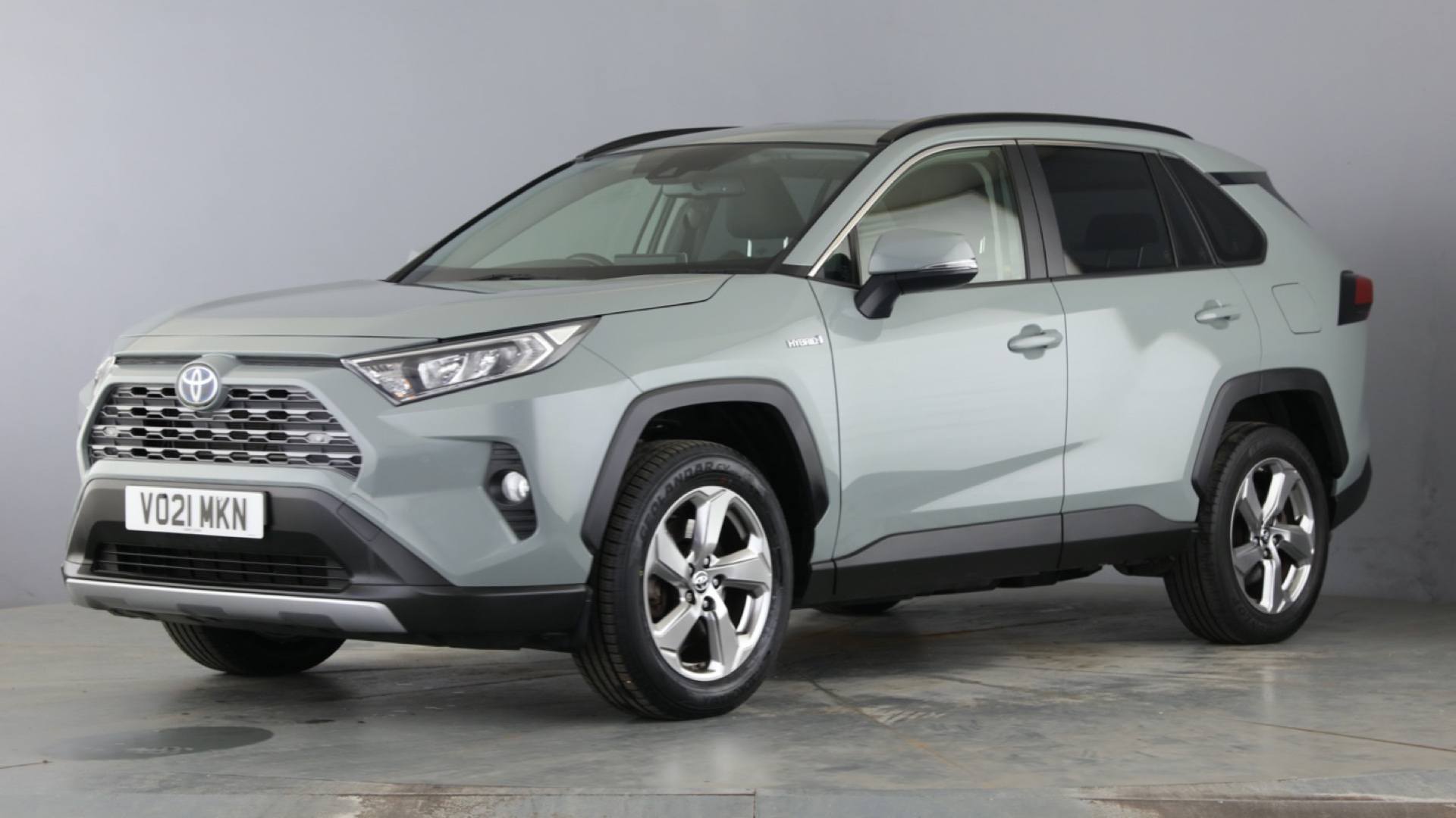 2.5 VVT-i Hybrid Design CVT AWD