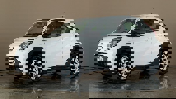 5 Door 1.0 VVT-i Pure