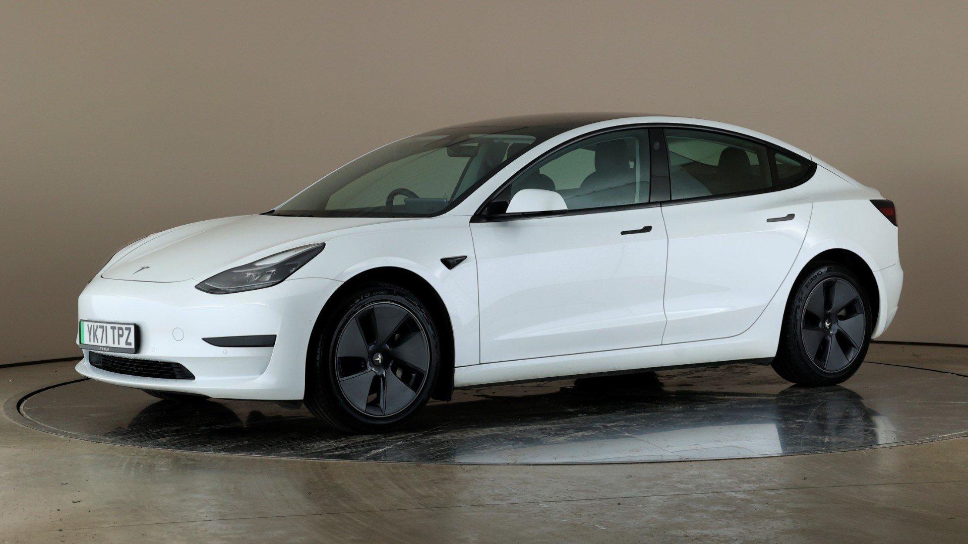 Standard Plus Auto RWD