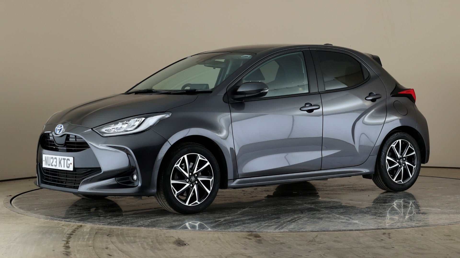 Yaris 5DR 1.5 Hbd Design Nav Pn/Rf CVT