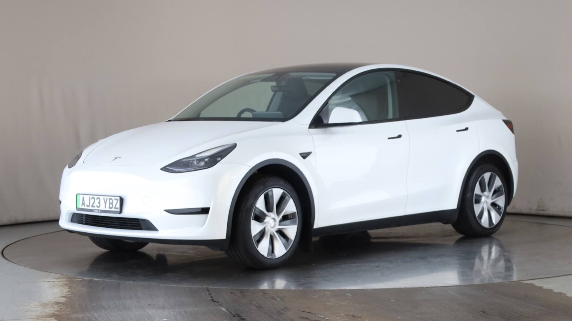 MODEL Y HATCHBACK RWD 5dr Auto