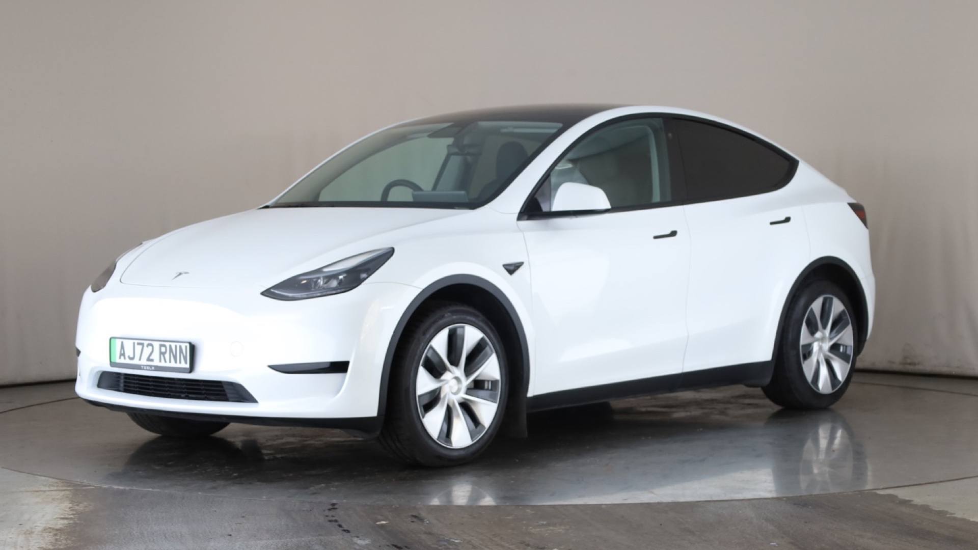 MODEL Y HATCHBACK RWD 5dr Auto