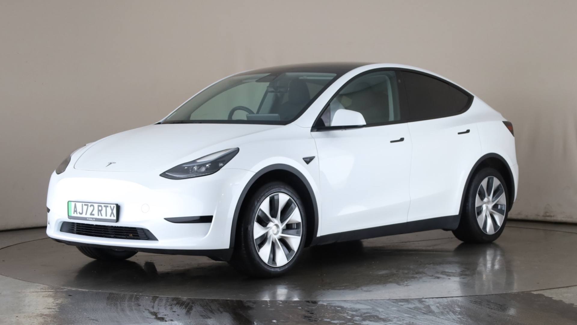 MODEL Y HATCHBACK RWD 5dr Auto
