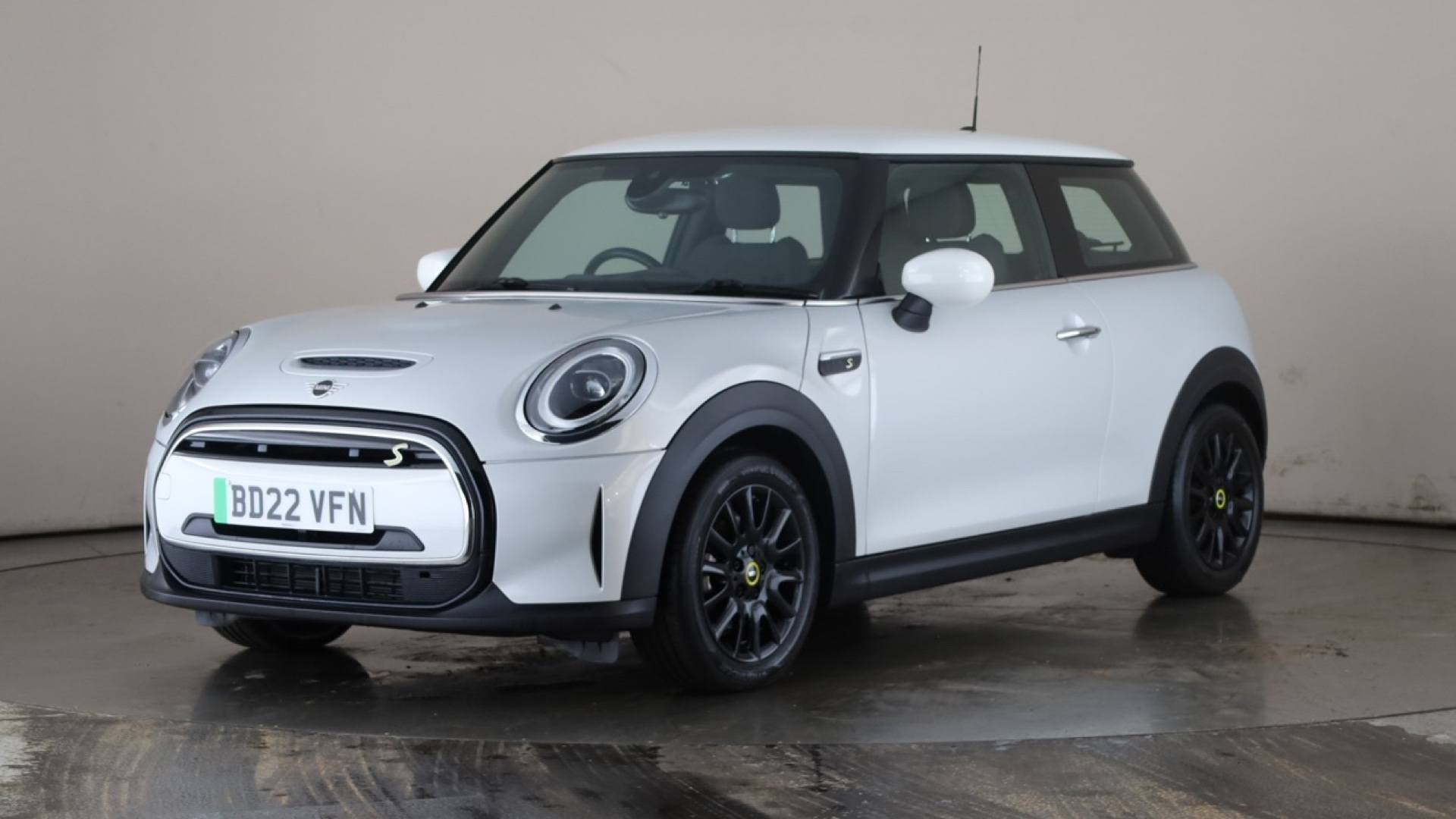 ELECTRIC HATCHBACK 135kW Cooper S Level 2 33kWh 3dr Auto