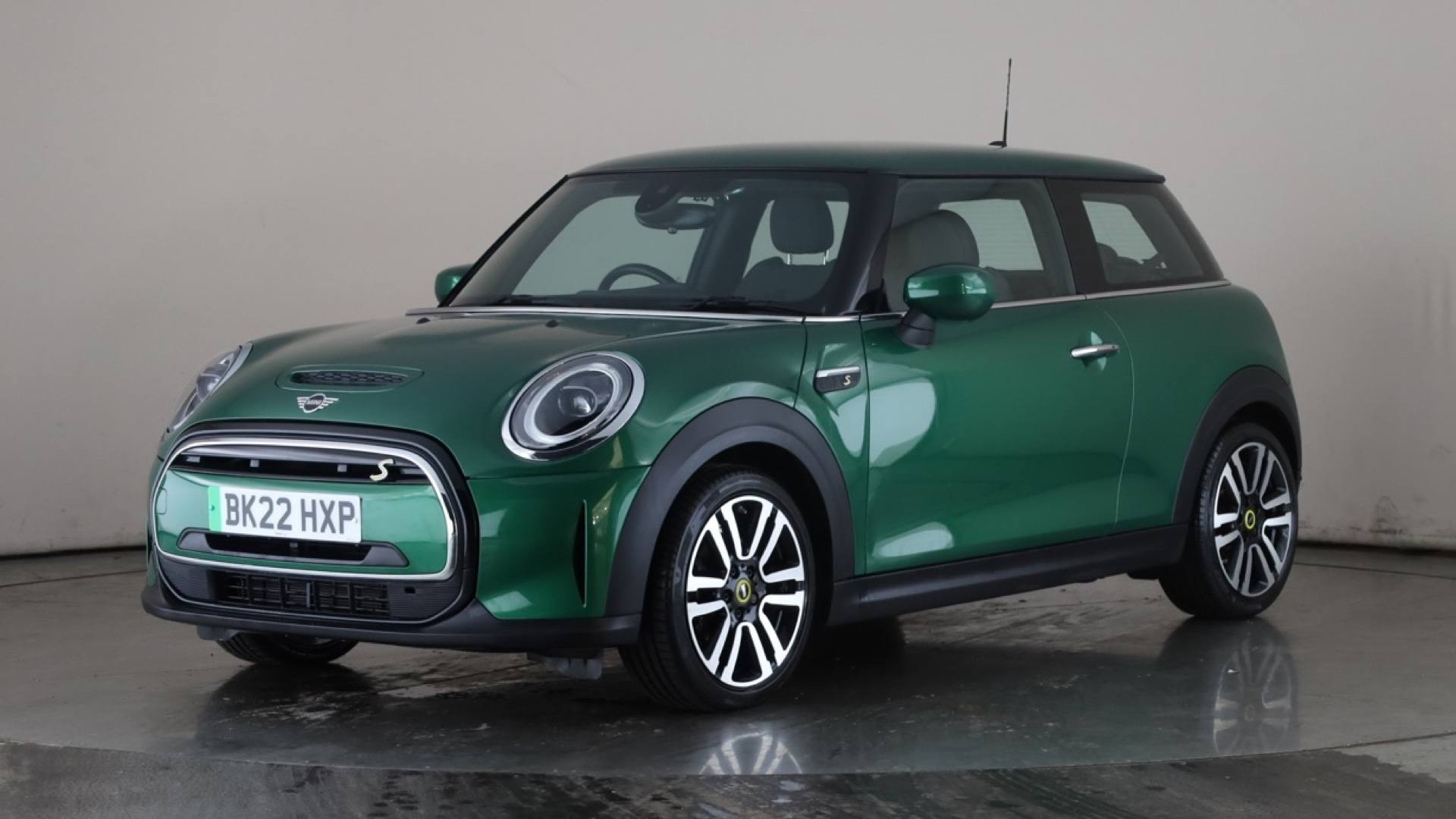 ELECTRIC HATCHBACK 135kW Cooper S Level 2 33kWh 3dr Auto