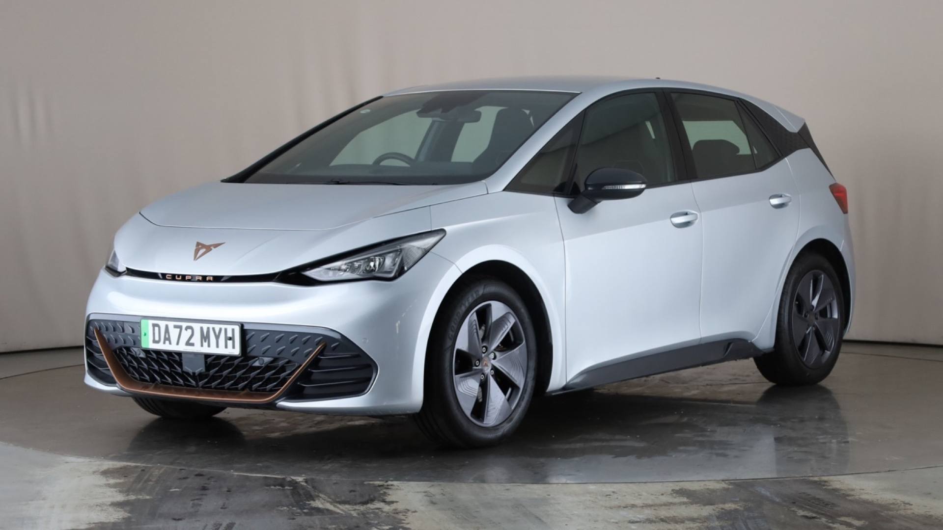 Born 5dr HatchElec V1 [58kWh] Auto 204ps (2022-  )