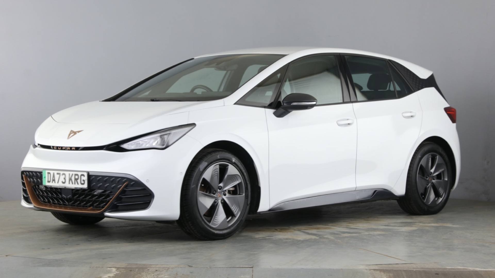 Born 5dr HatchElec V1 [58kWh] Auto 204ps (2022-  )