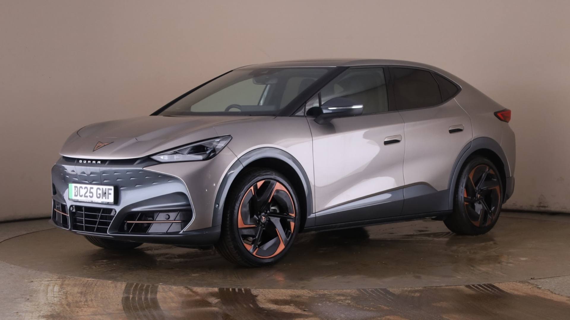 TAVASCAN ESTATE 250kW VZ1 77kWh AWD 5dr Auto