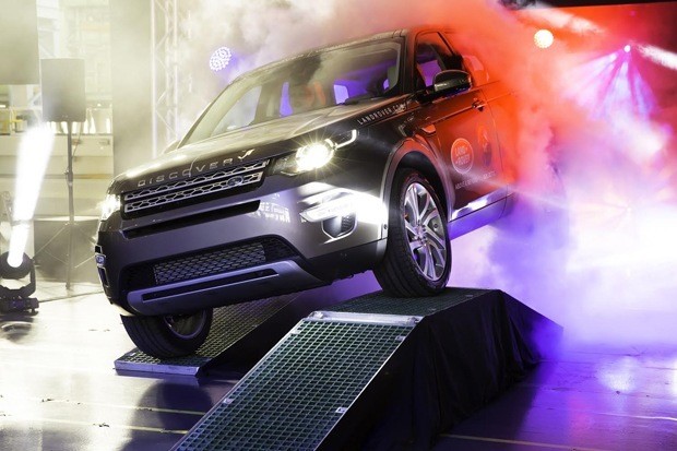 Tthe first production Land Rover Discovery Sport rolls off the Halewood Production Line Tthe first production Land Rover Discovery Sport rolls off the Halewood Production Line