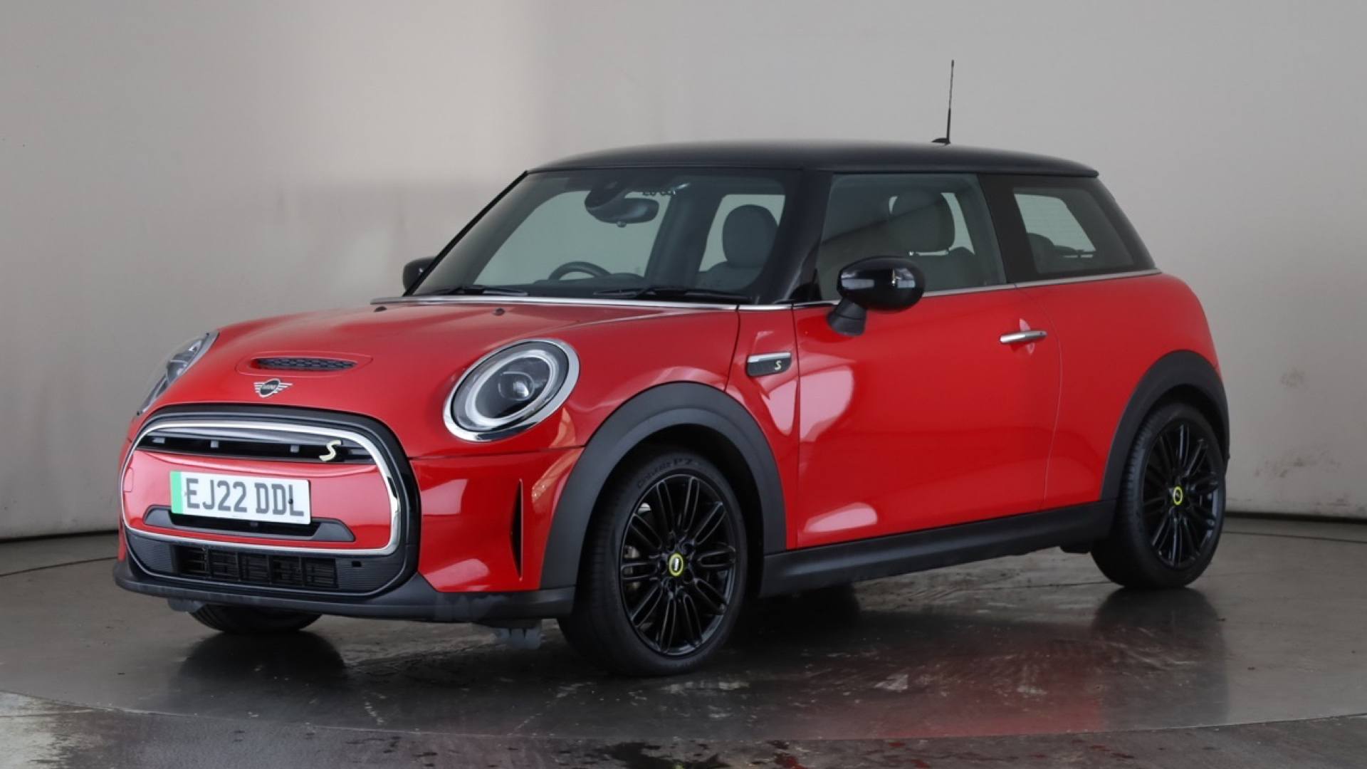 ELECTRIC HATCHBACK 135kW Cooper S Level 2 33kWh 3dr Auto