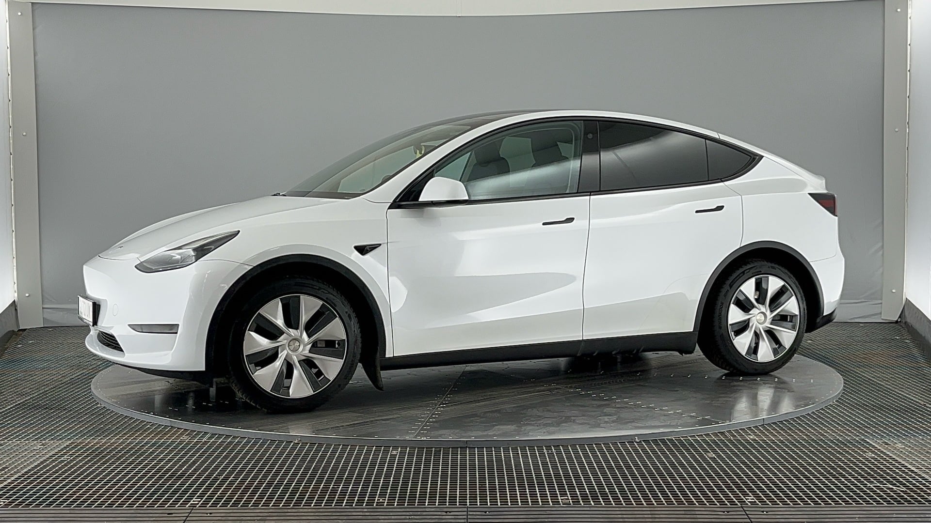 MODEL Y HATCHBACK RWD 5dr Auto