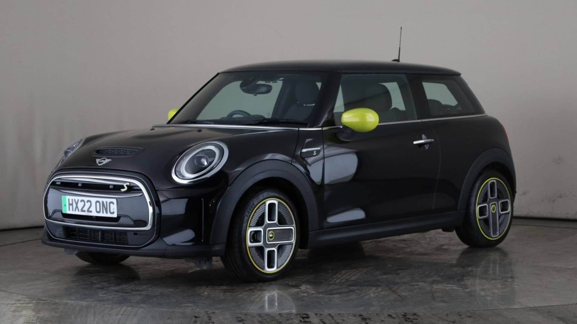 ELECTRIC HATCHBACK 135kW Cooper S Level 2 33kWh 3dr Auto