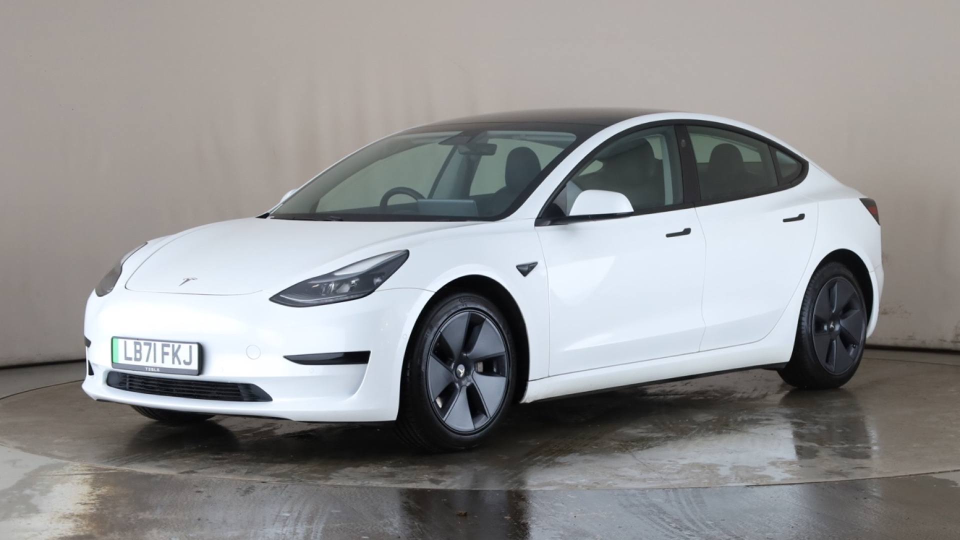 MODEL 3 SALOON Standard Plus 4dr Auto