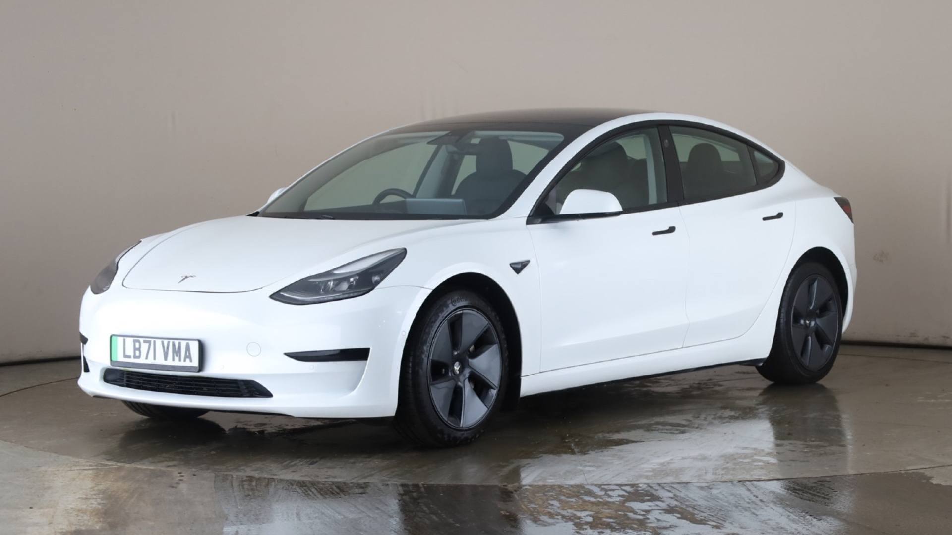 MODEL 3 SALOON Standard Plus 4dr Auto