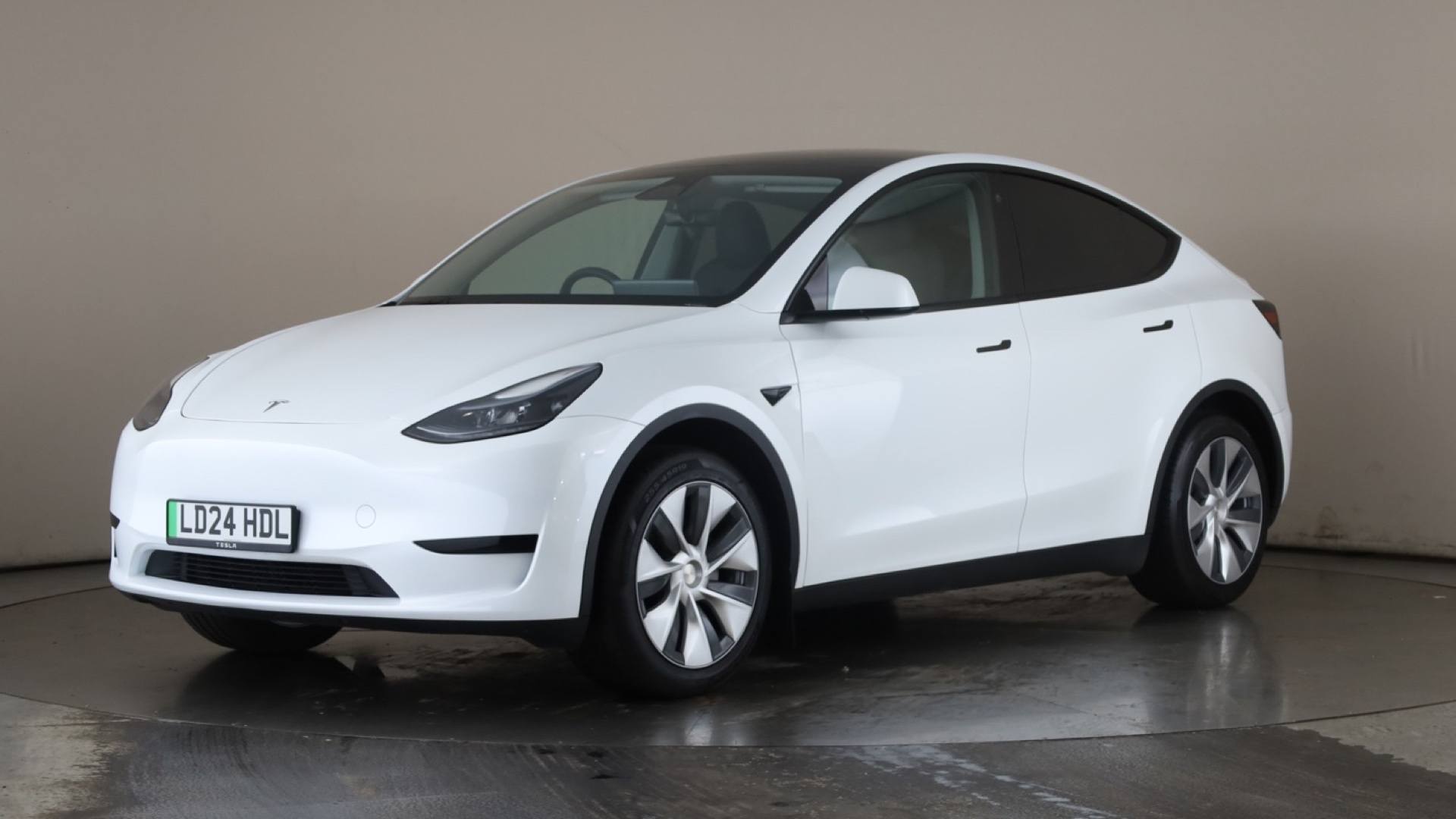 MODEL Y HATCHBACK RWD 5dr Auto