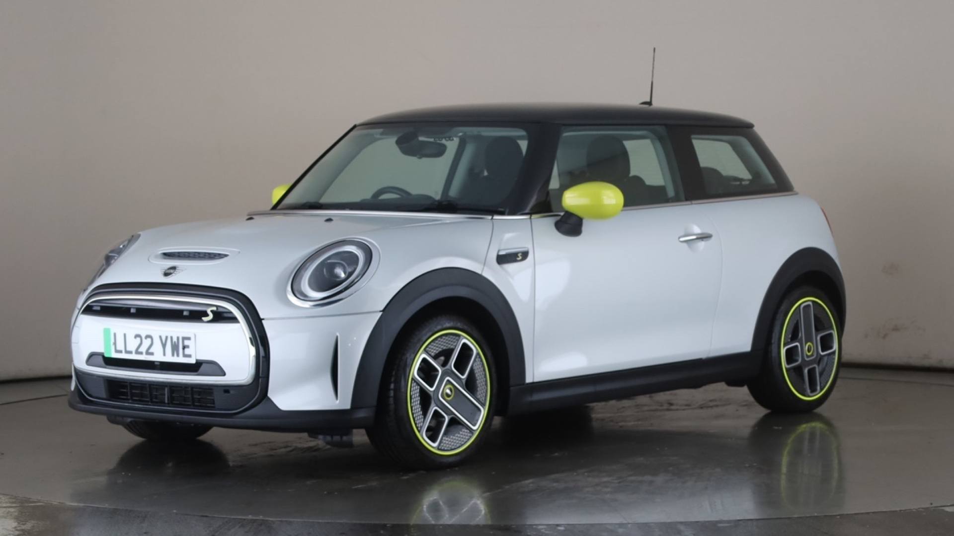 ELECTRIC HATCHBACK 135kW Cooper S Level 1 33kWh 3dr Auto