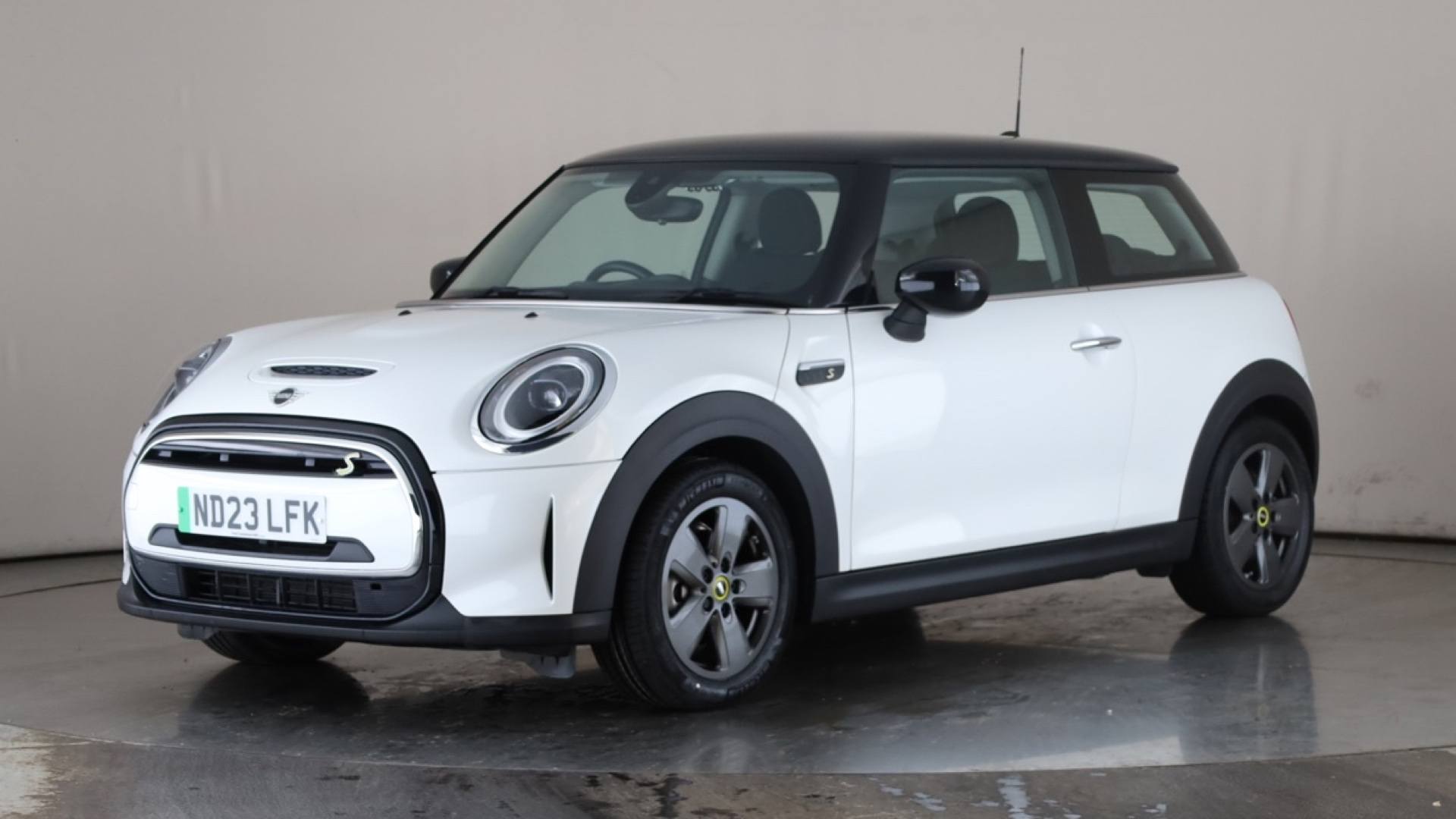 ELECTRIC HATCHBACK 135kW Cooper S Level 1 33kWh 3dr Auto