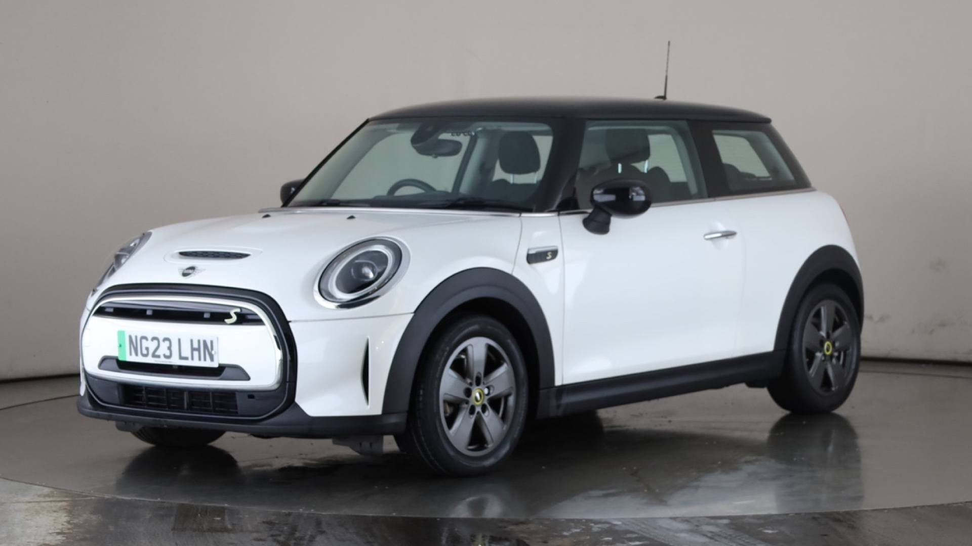 ELECTRIC HATCHBACK 135kW Cooper S Level 1 33kWh 3dr Auto