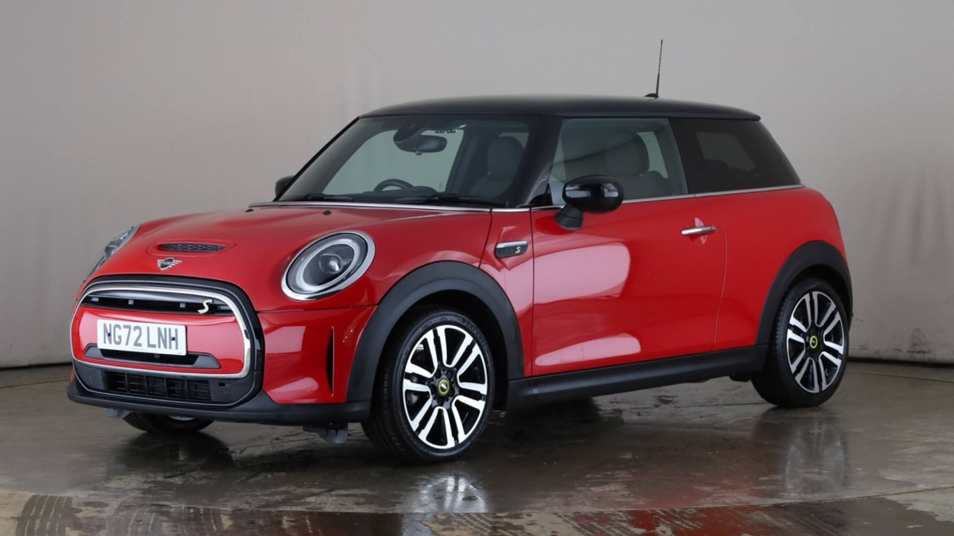 ELECTRIC HATCHBACK 135kW Cooper S Level 2 33kWh 3dr Auto