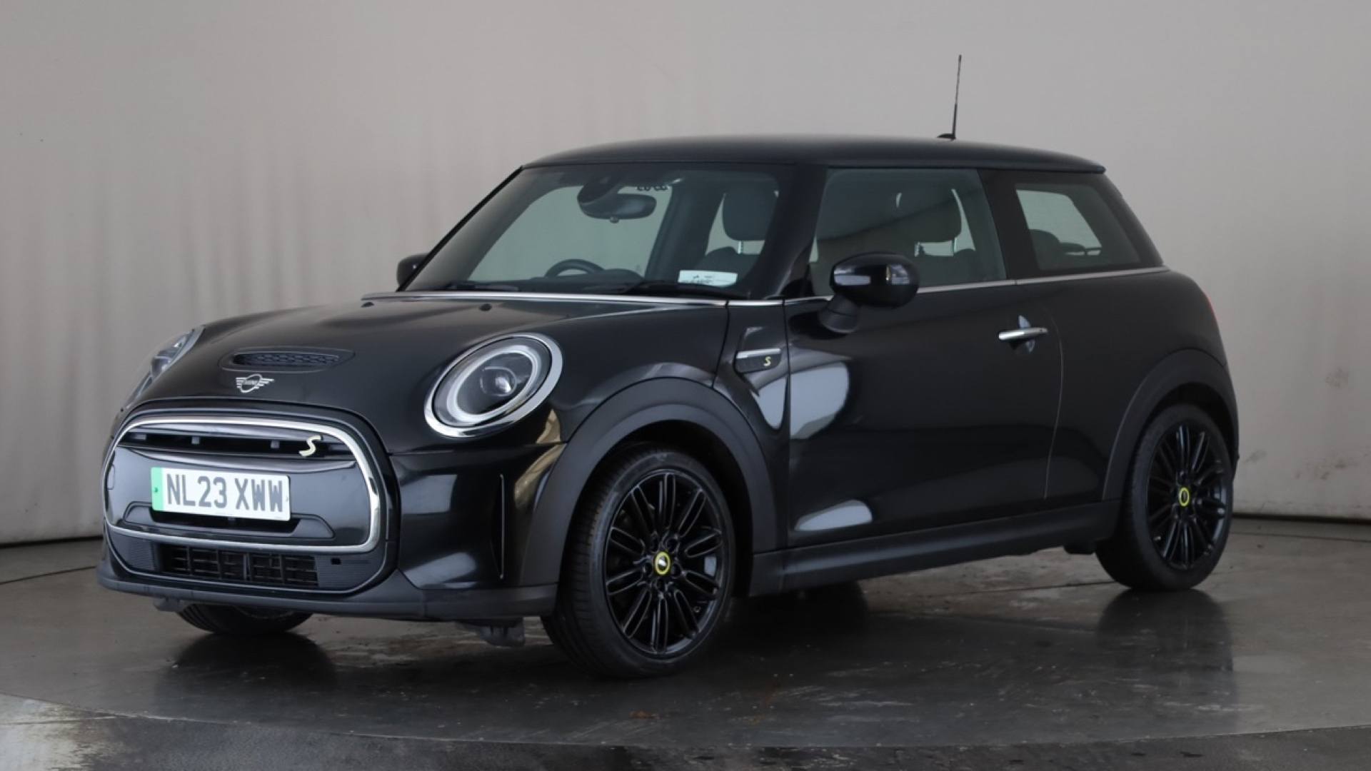 ELECTRIC HATCHBACK 135kW Cooper S Level 2 33kWh 3dr Auto