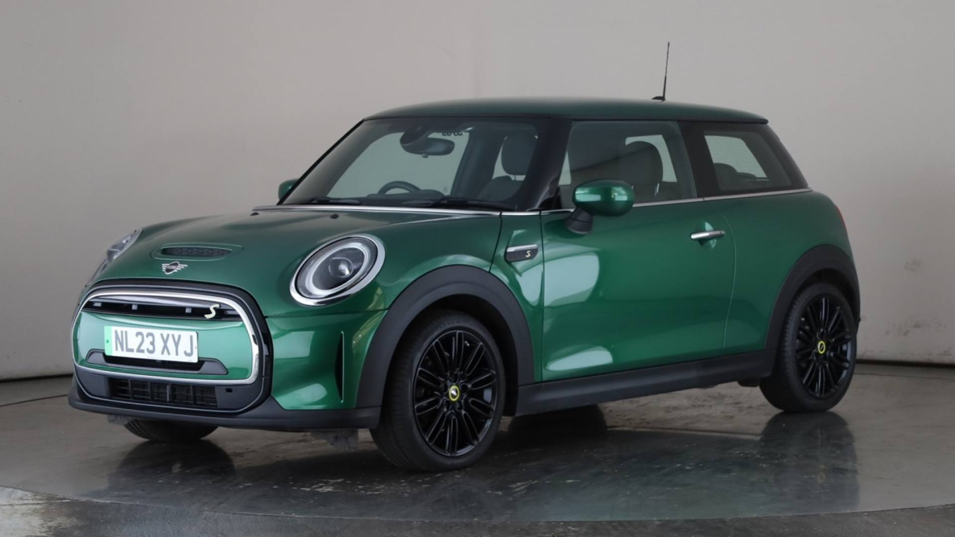 ELECTRIC HATCHBACK 135kW Cooper S Level 2 33kWh 3dr Auto