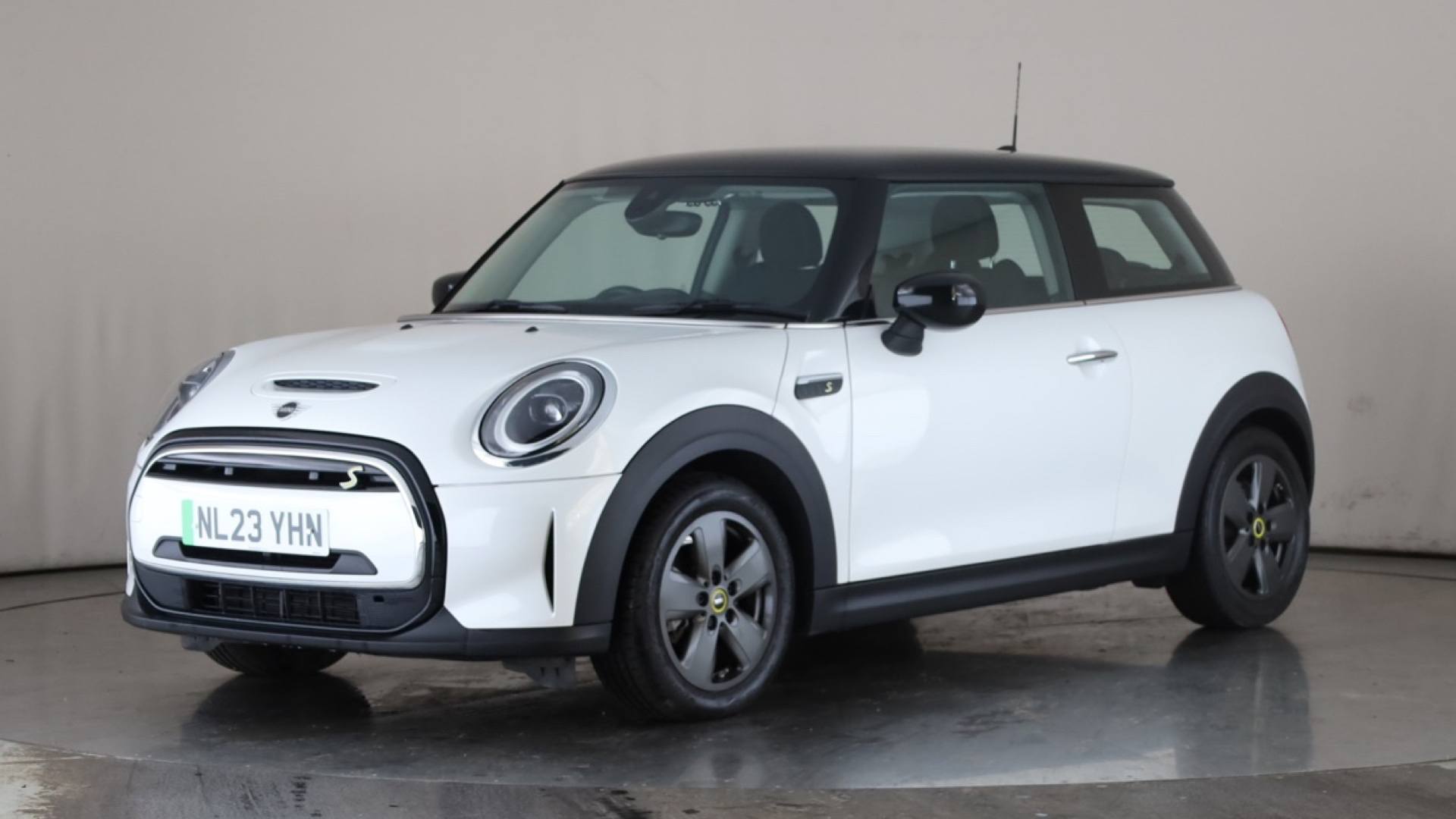 ELECTRIC HATCHBACK 135kW Cooper S Level 1 33kWh 3dr Auto