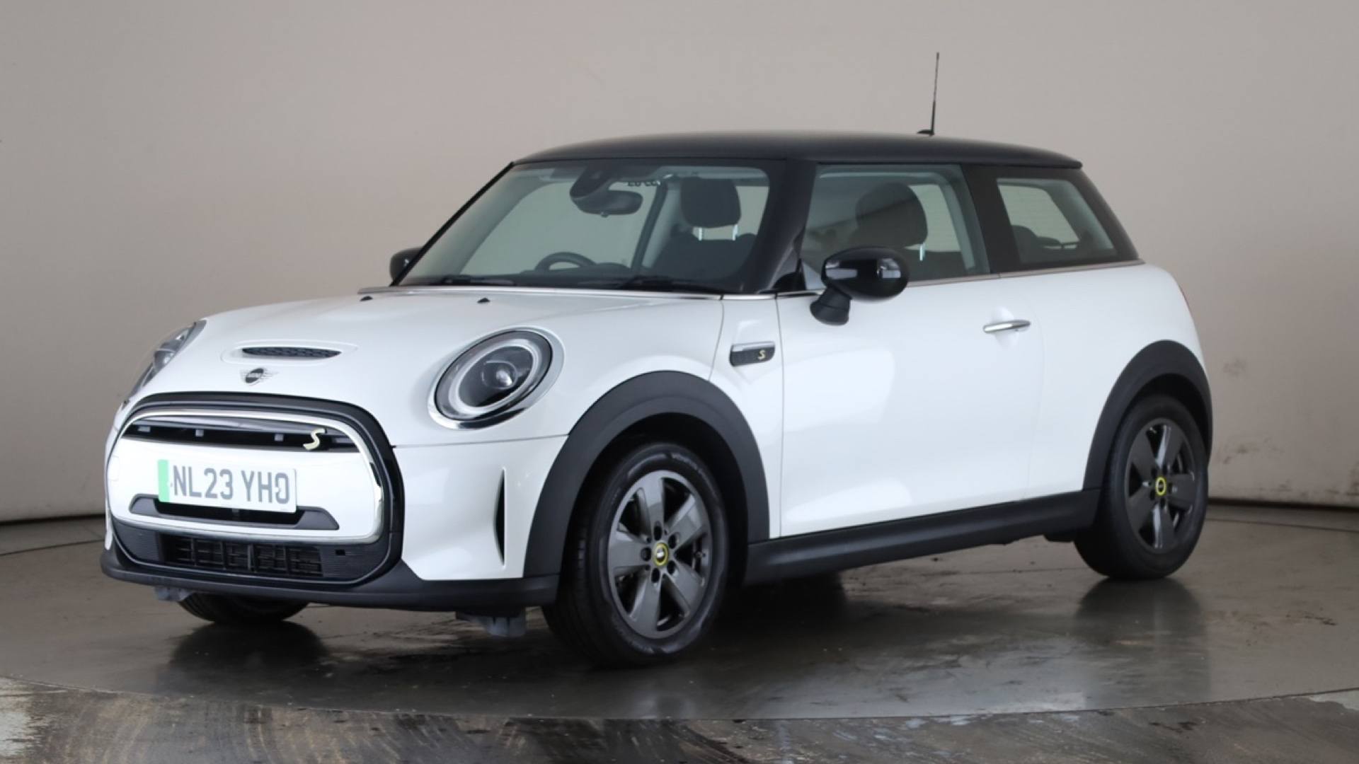 ELECTRIC HATCHBACK 135kW Cooper S Level 1 33kWh 3dr Auto