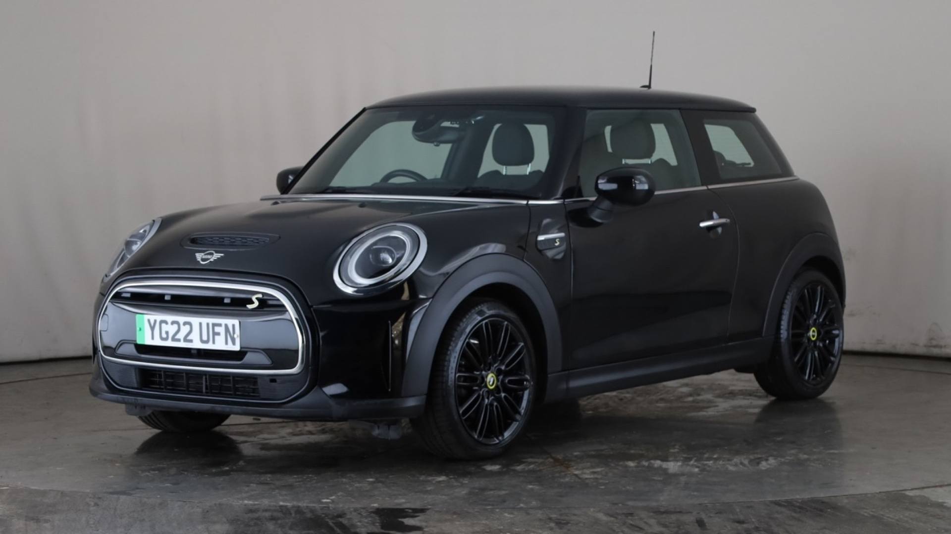 ELECTRIC HATCHBACK 135kW Cooper S Level 2 33kWh 3dr Auto