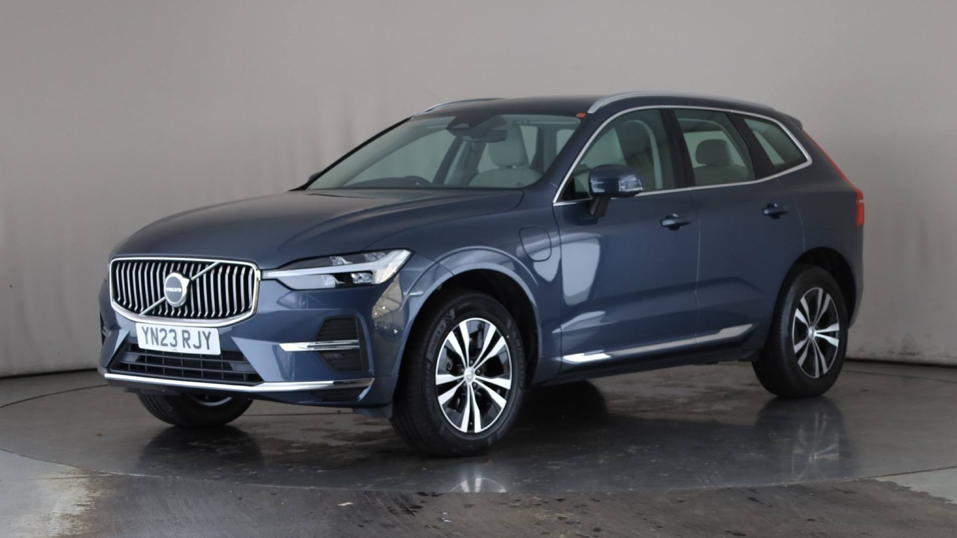 XC60 ESTATE 2.0 T6 [350] RC PHEV Core Bright 5dr AWD Gtron