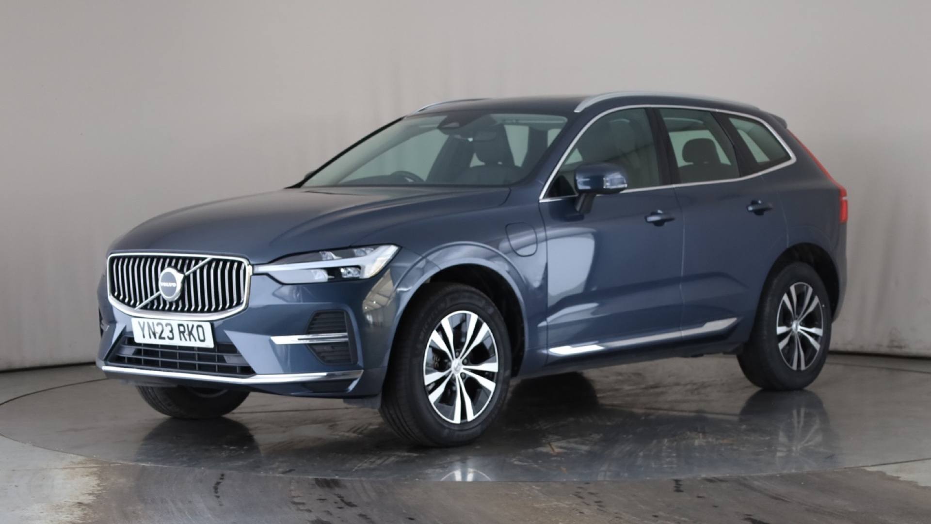 XC60 ESTATE 2.0 T6 [350] RC PHEV Core Bright 5dr AWD Gtron