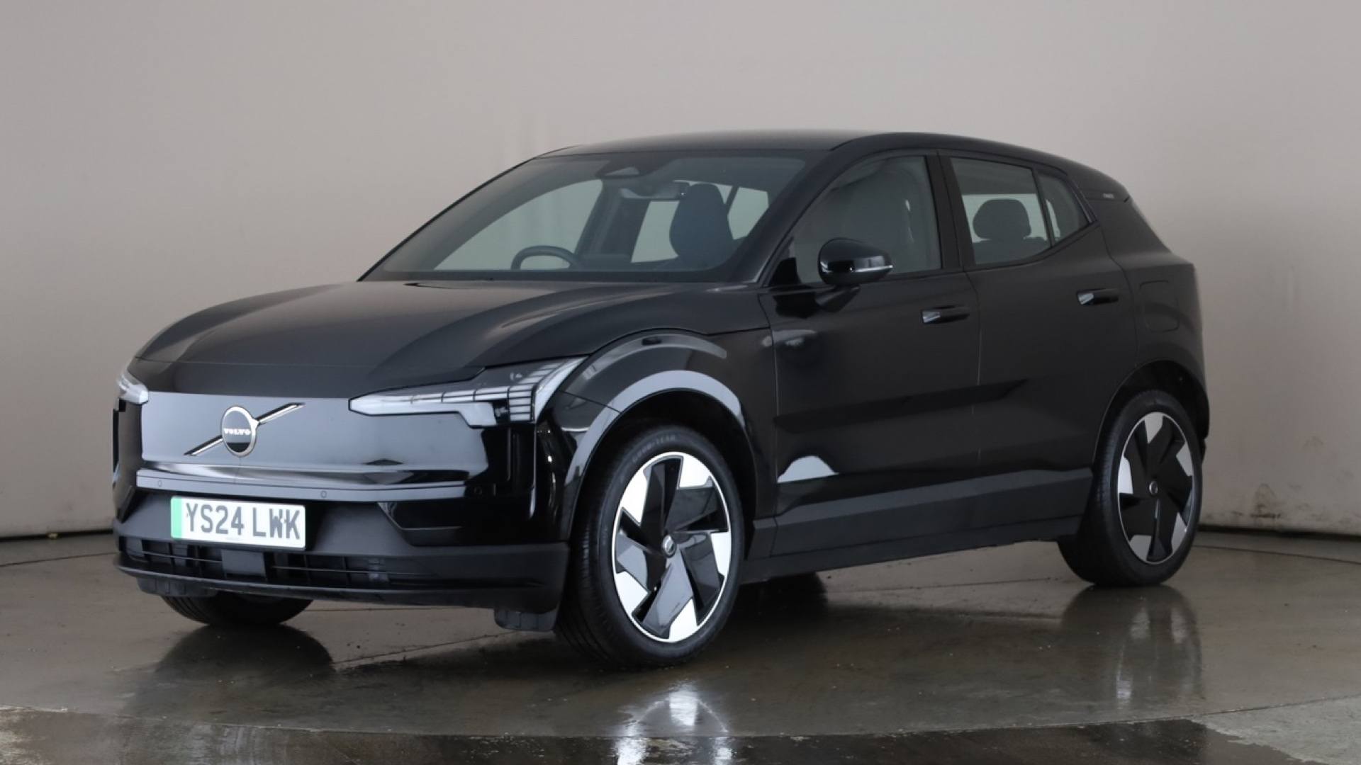 EX30 5dr S/WagonElec Plus [69kWh][Extended Range] Auto 272ps (2023-  )