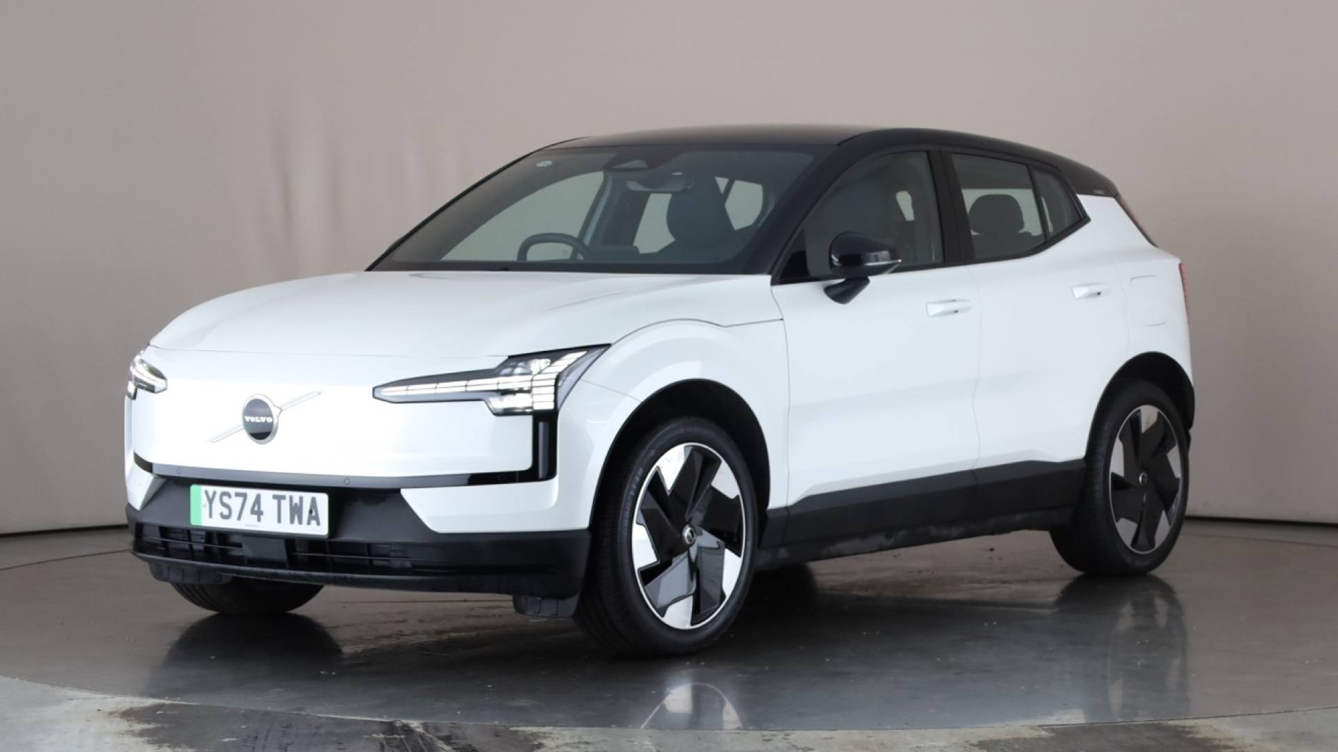 EX30 5dr S/WagonElec Plus [69kWh][Extended Range] Auto 272ps (2023-  )