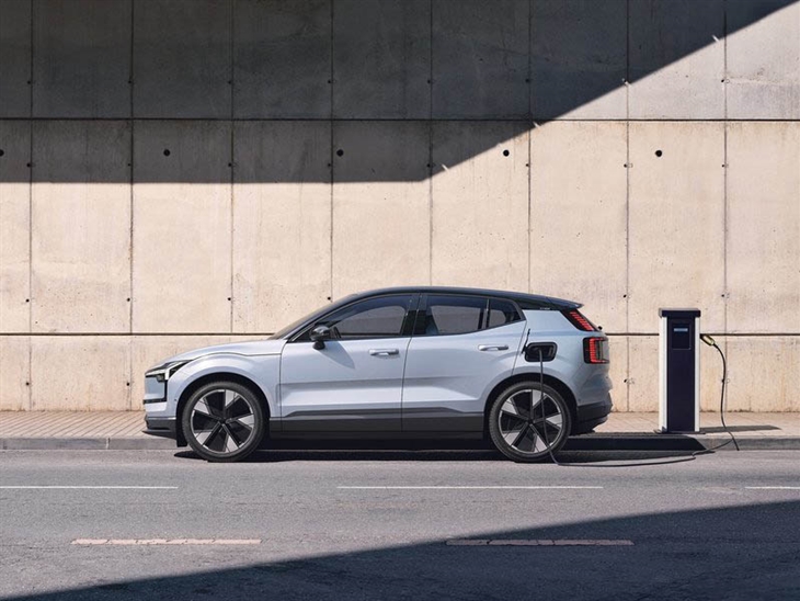 Volvo EX30 200kW SM Extended Range Plus 69kWh Auto