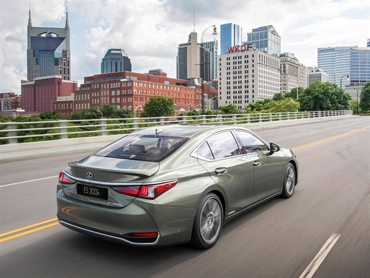 Lexus ES Saloon 300h 2.5 F-Sport CVT