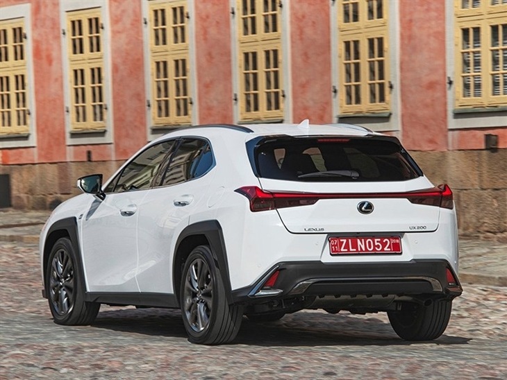 Lexus UX 250h E4 2.0 CVT (Premium Plus/Sunroof)