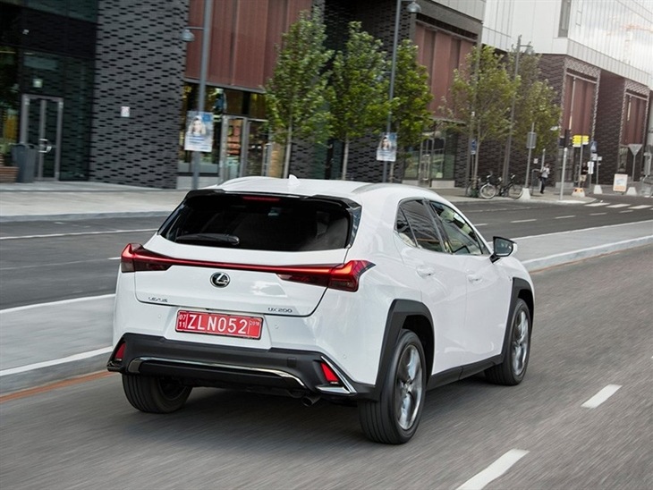 Lexus UX 250h E4 2.0 CVT (Premium Plus/Sunroof)