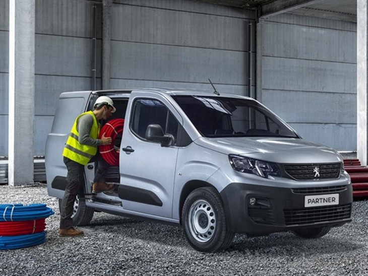 Peugeot Partner Standard 1000 1.5 BlueHDi 130 Asphalt Premium + EAT8