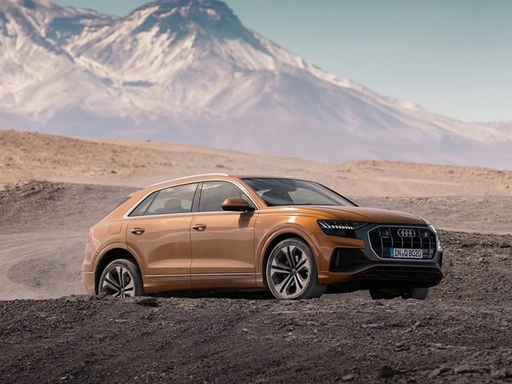 Audi q8 белая