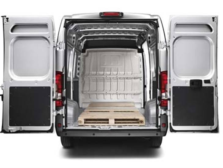 Peugeot Boxer 335 L3 2.2 BlueHDi H3 140ps Professional Premium+