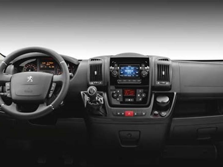 Peugeot Boxer 335 L3 2.2 BlueHDi H3 140ps Professional Premium+