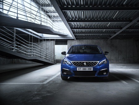 The new Peugeot 308 front view