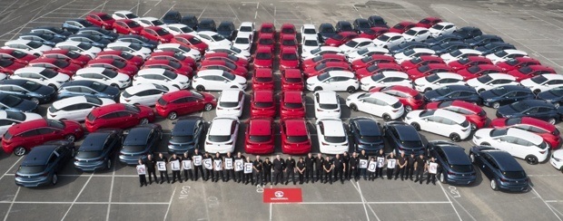 Vauxhall Ellesmere Port Team celebrate the new Astra