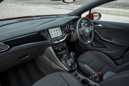 New Astra Sports Tourer dashboard and technology