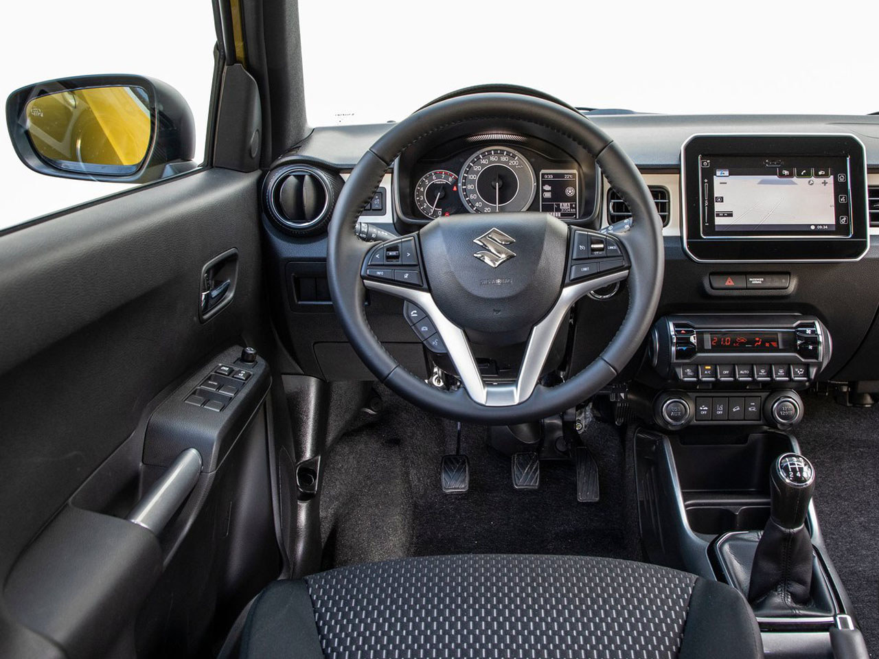 Suzuki Ignis interior