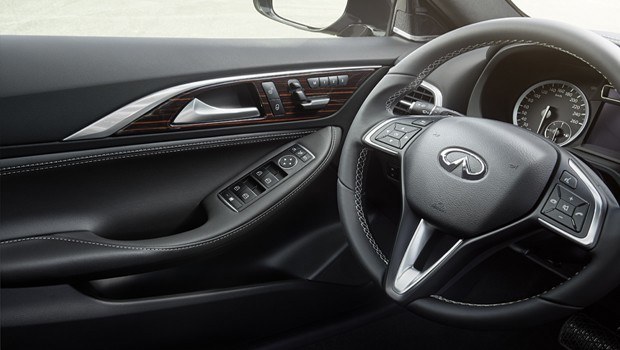 The inside  of an Infiniti Q30 showing the steering wheel